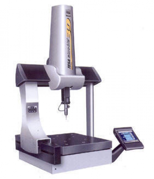 Réglage de la tête de mesure contrôlée 0 - 90 ° Voyage: axe X 600mm de l'axe Y de 750 mm de l'axe Z 430mm
